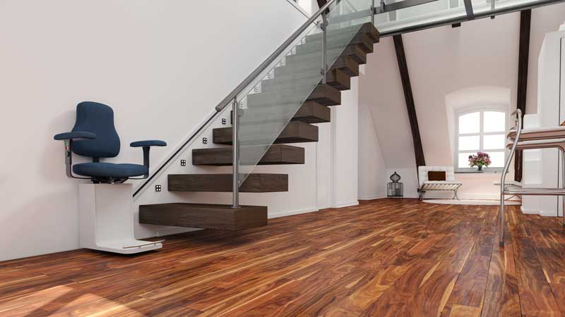 Bei der Breite der neuen Treppe an einen eventuellen Treppenlift denken