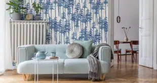Wandtapete mit Nadelbäumen im modernen skand inavischen Wohnzimmer