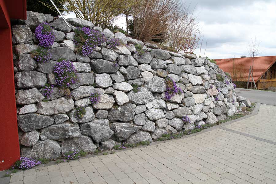 natursteinmauer-einfahrt