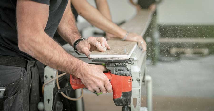 sauberer-schnitt-mit-stichsaege