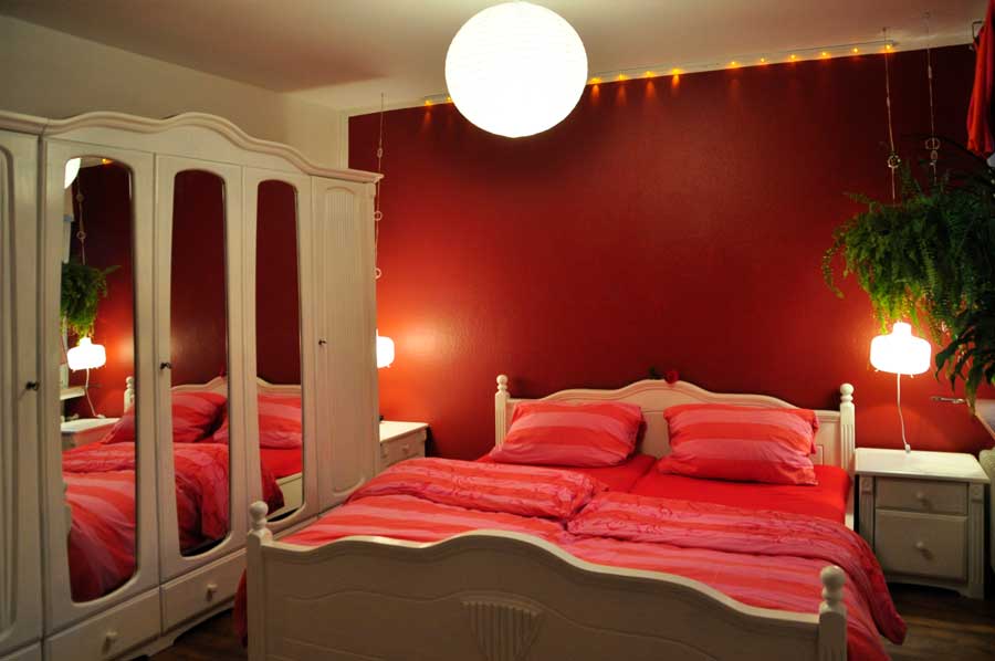 rote-wand-schlafzimmer