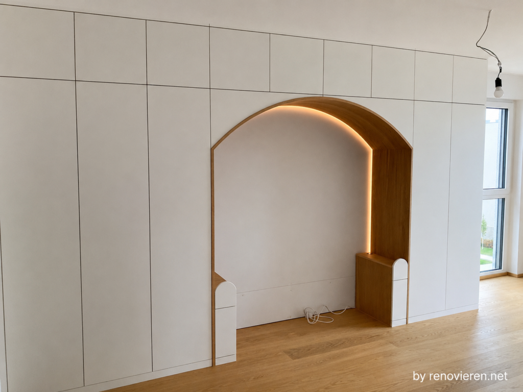 schlafzimmerschrank mit beleuchteter Nische fuer das bett